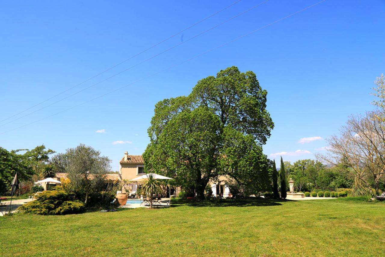 Maison D'Hotes "Les Ecuries Du Mas" Lamanon Exteriér fotografie